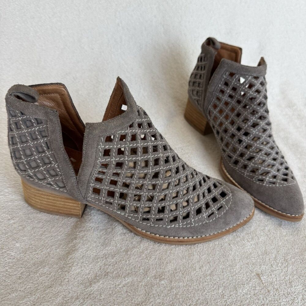 Jeffrey Campbell Womens 9 Gray Suede Cutout Ankle Booties Western Block Heel